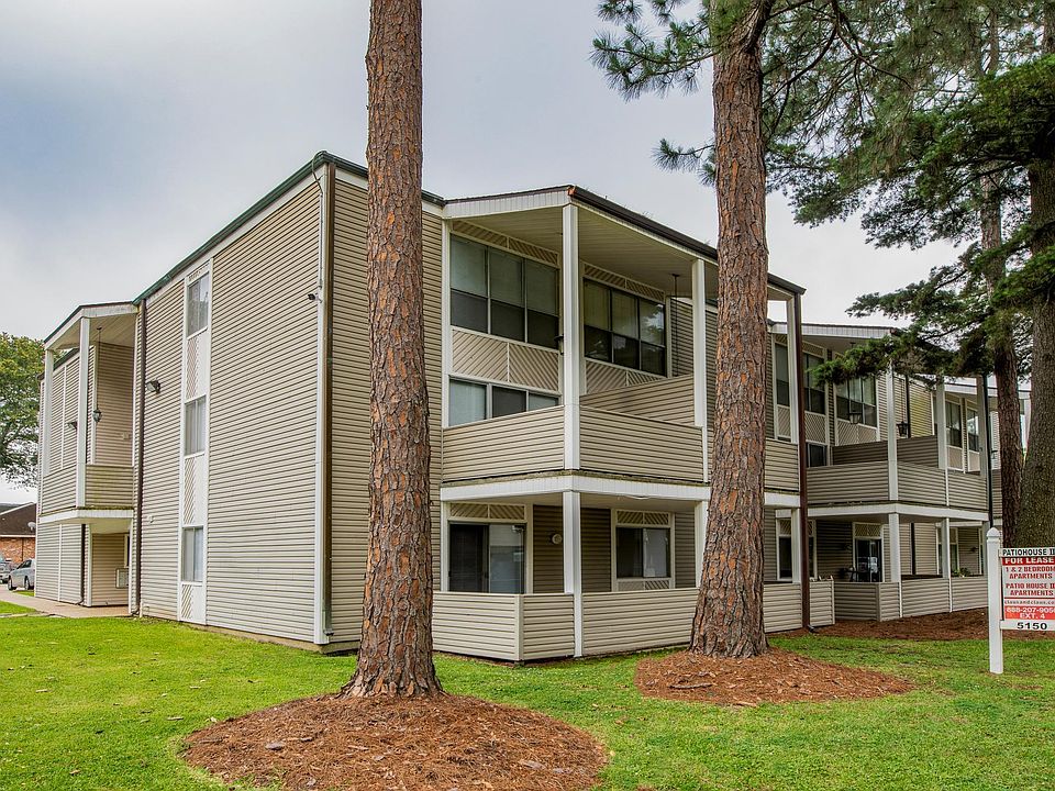 Beautiful treed lot on Capital Heights & St. Tammany. Great balconies. Large windows bring in abundant natural light!