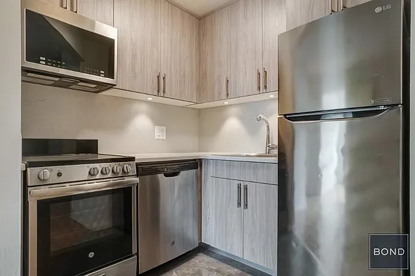 Rented by Bond New York | media 10