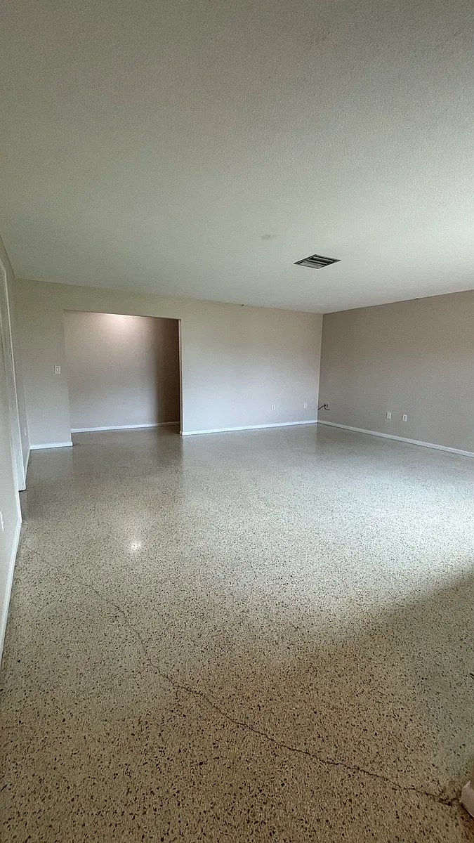 Building Photo - 1081 Aron St