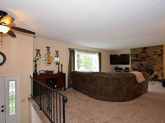 Walk into large livingroom