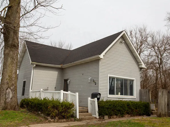 302 Academy St, Greenwood, IN 46143
