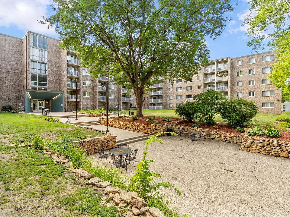 River Bluff Apartments