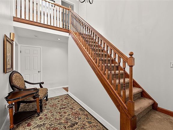 3rd image of 75 Pickering Dr