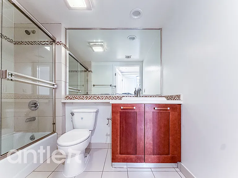 1241 S Sherbourne Dr #GPH5 — Photo 8