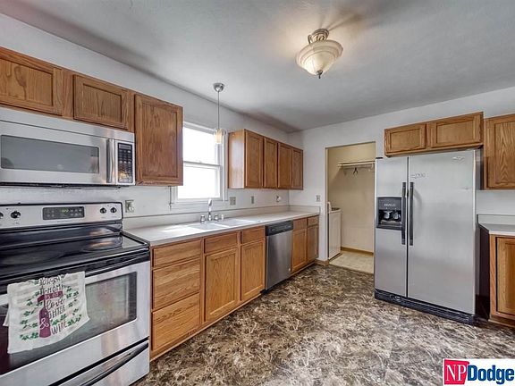 5th image of 501 E 1st St