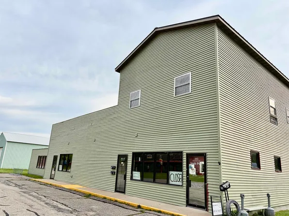 302 Railroad St, Elroy, WI 53929