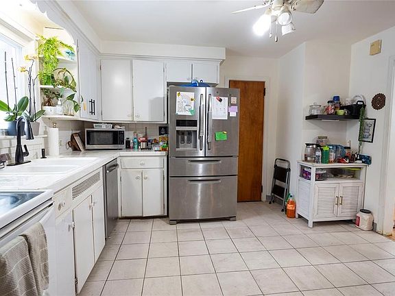 5th image of 3613 Vestal Rd
