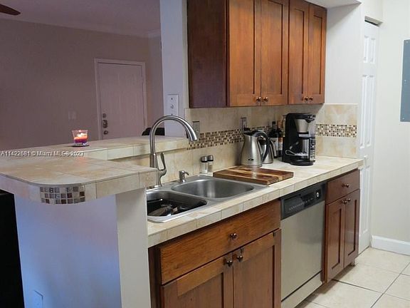 5th image of 140 SW 117th Ave APT 206
