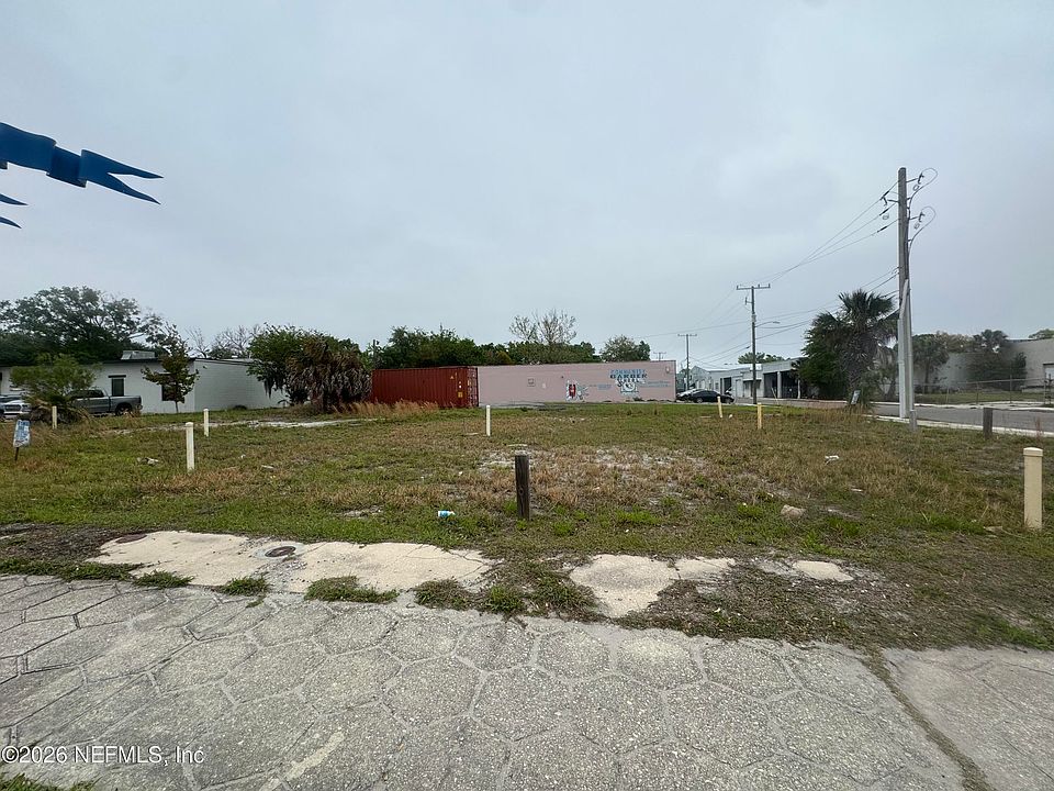 2nd image of 447 E 8TH Street