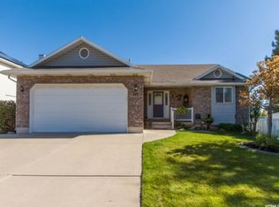 243 W Larson Ln, Layton, UT 84041