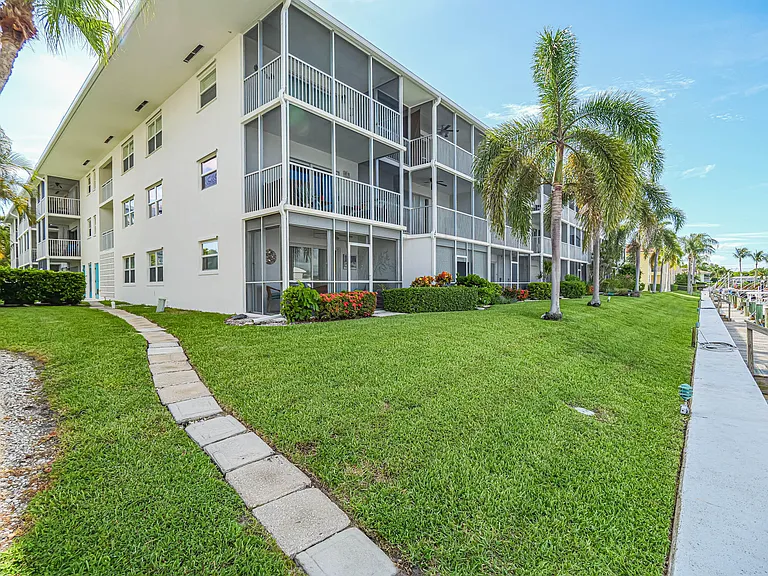 37 Yacht Club Dr #310 — Photo 42