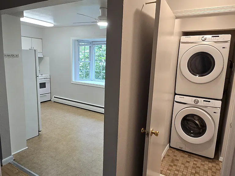 LAWRENCEVILLE GARDEN APARTMENTS AND TOWNHOMES — Photo 9
