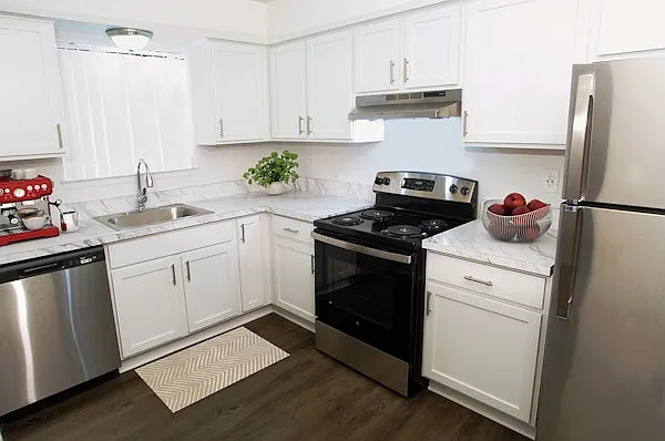 Uptown 11 Townhouses — Photo 1