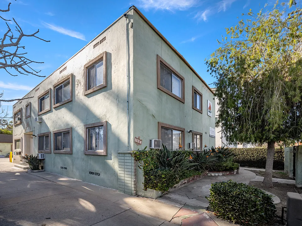 1126-1128 W 36th
