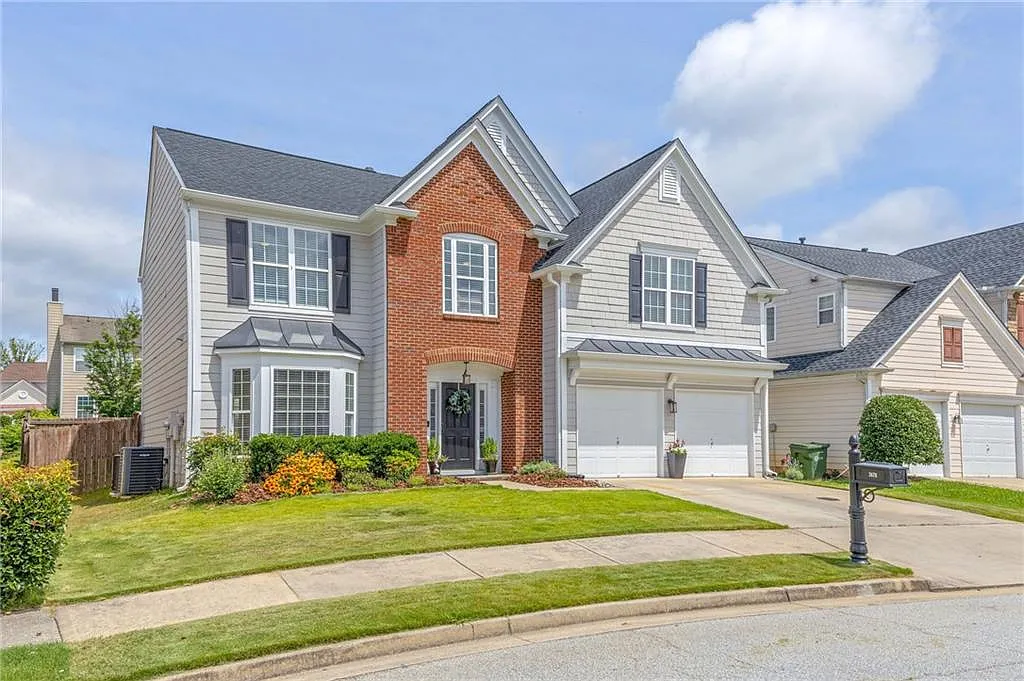 5 bed, 2.5 bath, 2340 sqft, $3,250 — Photo 3
