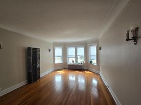 1914 W Morse Ave, Chicago, IL