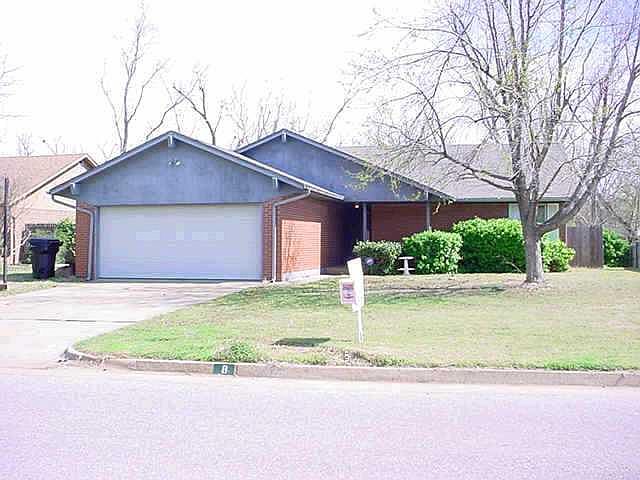 1st image of 8 S Willowood Dr