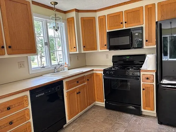 3 bed, 1366 sqft, $3,000 — Photo 3