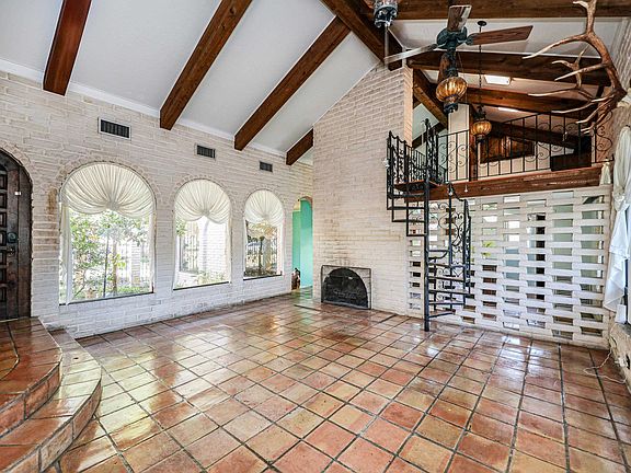 5th image of 210 Belaire Dr