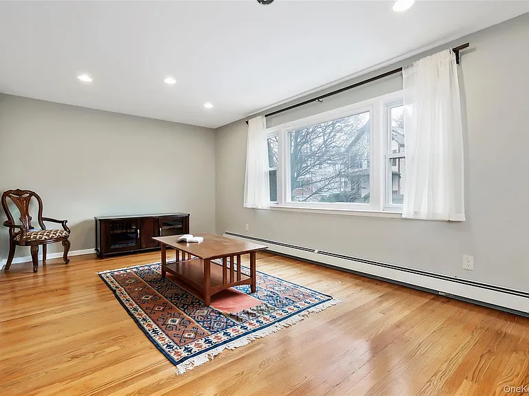 425 1st Ave — Photo 3