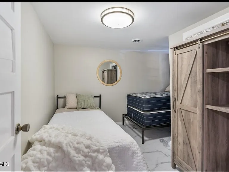 313 S Cutler St — Photo 17