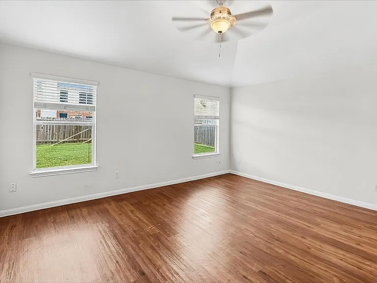 3934 Hawthorne Glen Ct — Photo 7