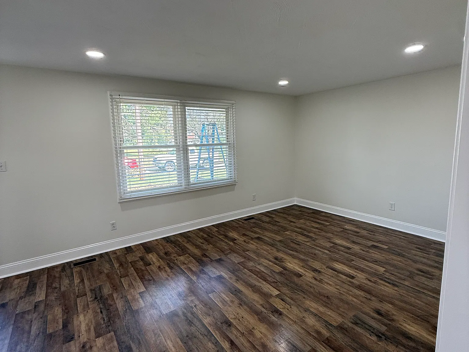 2 bed, 1200 sqft, $1,600 — Photo 2