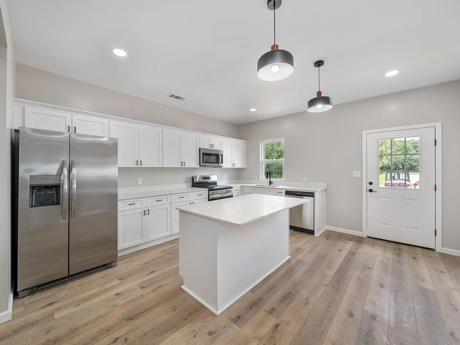 3 bed, 1300 sqft, $1,399 — Photo 4