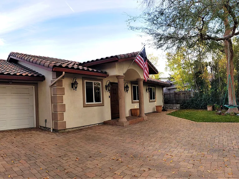 4940 Dobkin Ave — Photo 1