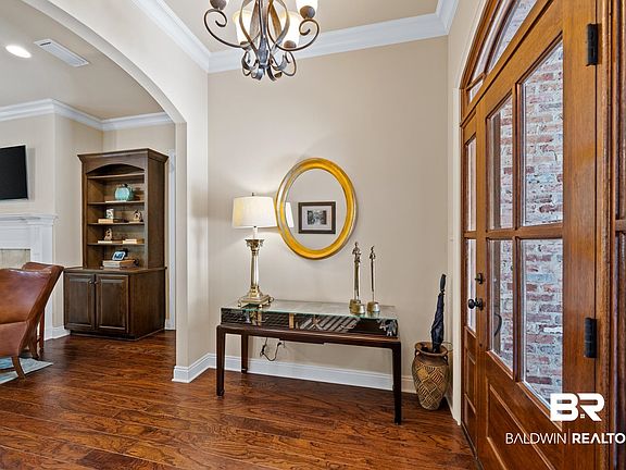 2nd image of 305 Poplar Pl