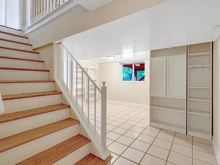 7030 Donna Cir — Photo 16
