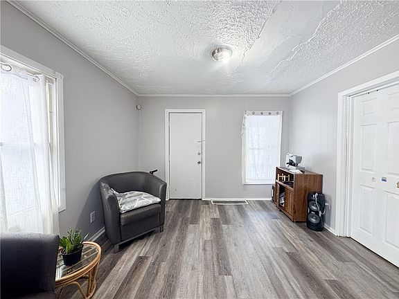 4th image of 64 Murray St