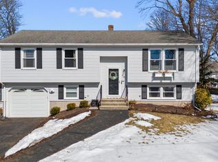 95 Tanglewood Dr, Hamden, CT 06518