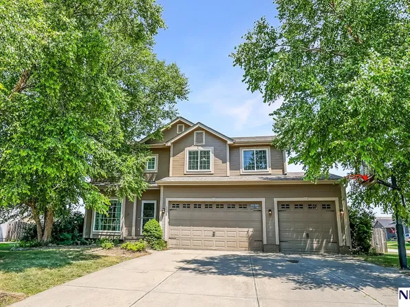 1709 Diane St, Papillion, NE 68046