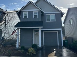 1734 E Darby Ct, Newberg, OR 97132