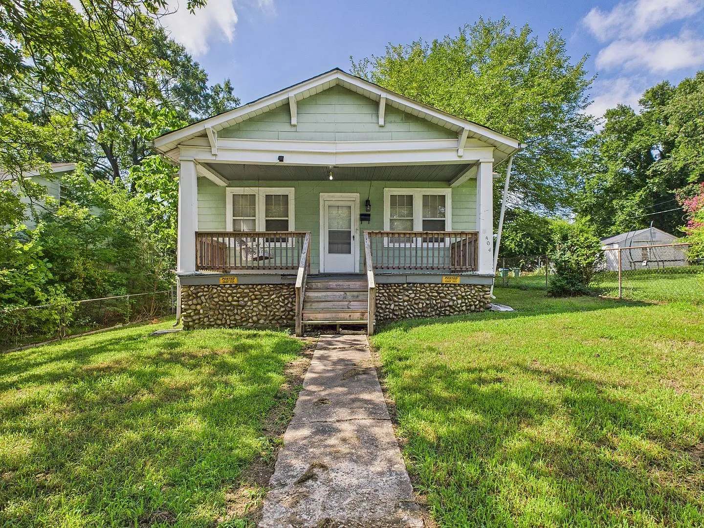 3 bed, 1.0 bath, 1048 sqft, $1,700 — Photo 1