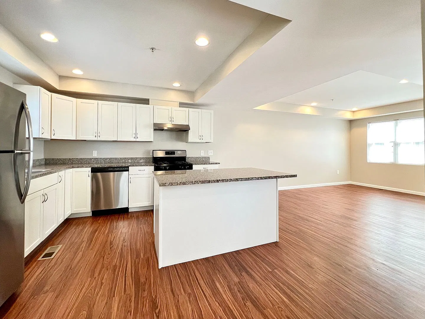 Modern Tremont Townhome with Attached Garage | 3 Bedrooms, 1.5 Bathrooms — Photo 2