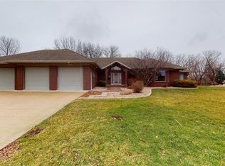 40 Ridge Rd NE, Mason City, IA 50401
