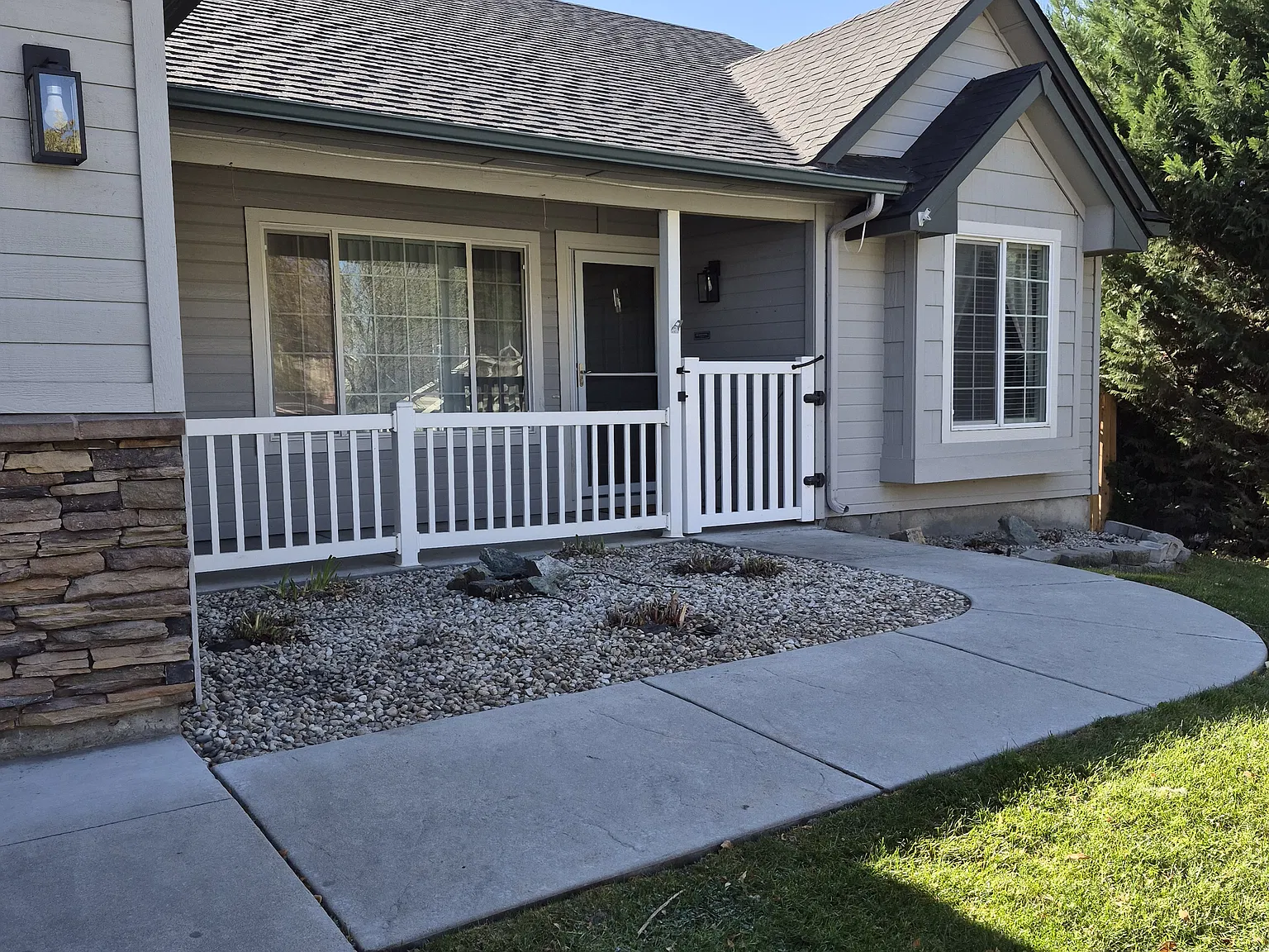 4 bed, 1820 sqft, $2,300 — Photo 3