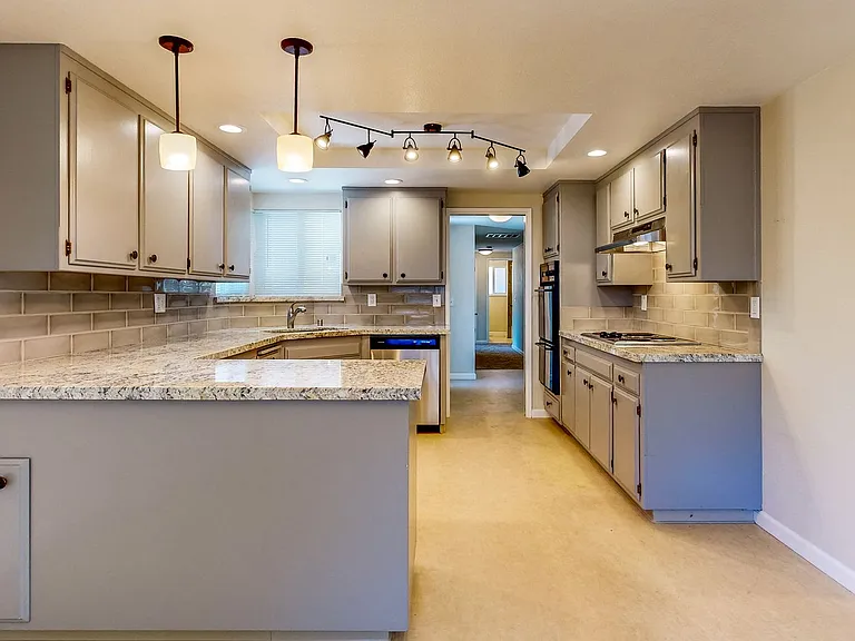 2146 Rivera Dr — Photo 18