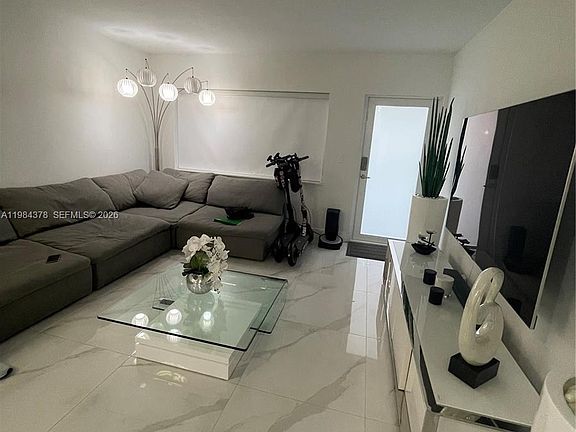 4th image of 926 Michigan Ave APT 3
