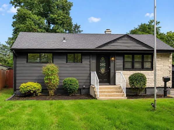 717 Kirkwood Ave, Winthrop Harbor, IL 60096