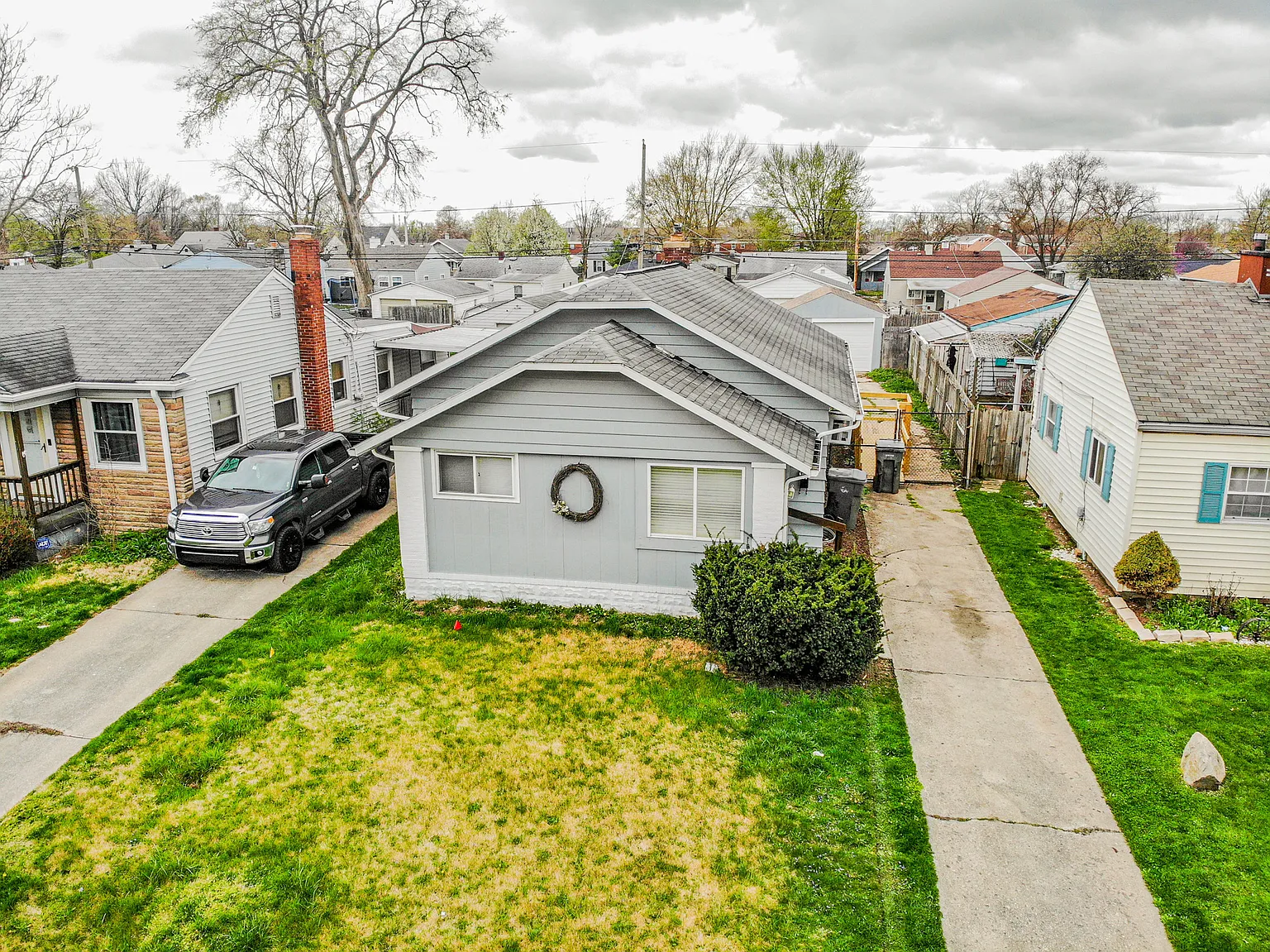 2318 Villa Ave photo 1