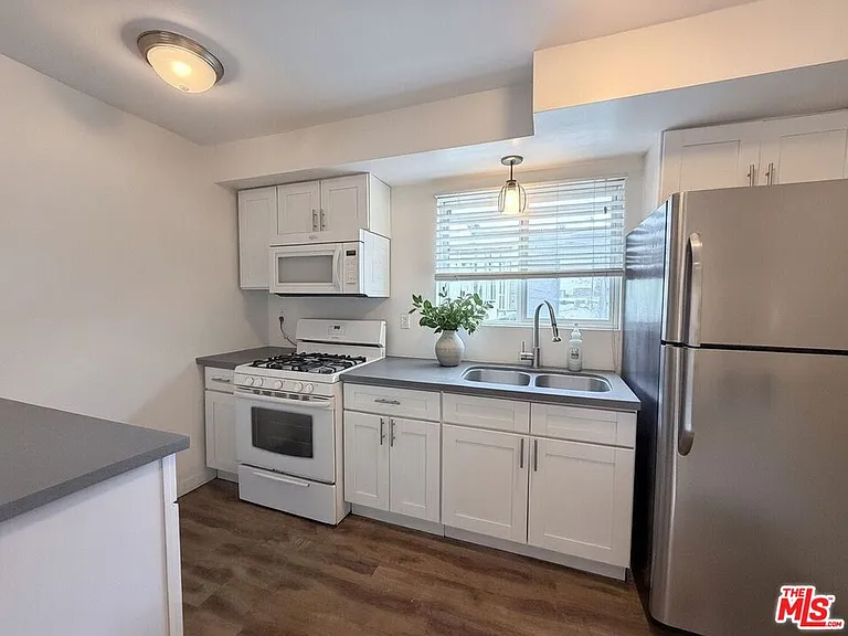 1254 W 37th Dr #1256-1/2 — Photo 6
