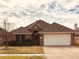 9104 Winding River Dr, Fort Worth, TX 76118