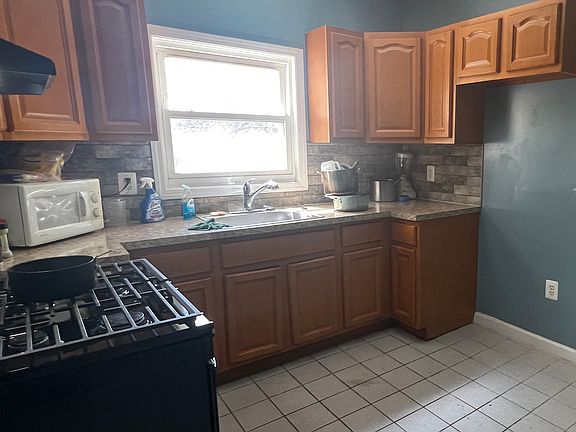 2nd image of 179 Vermont Ave Unit 2
