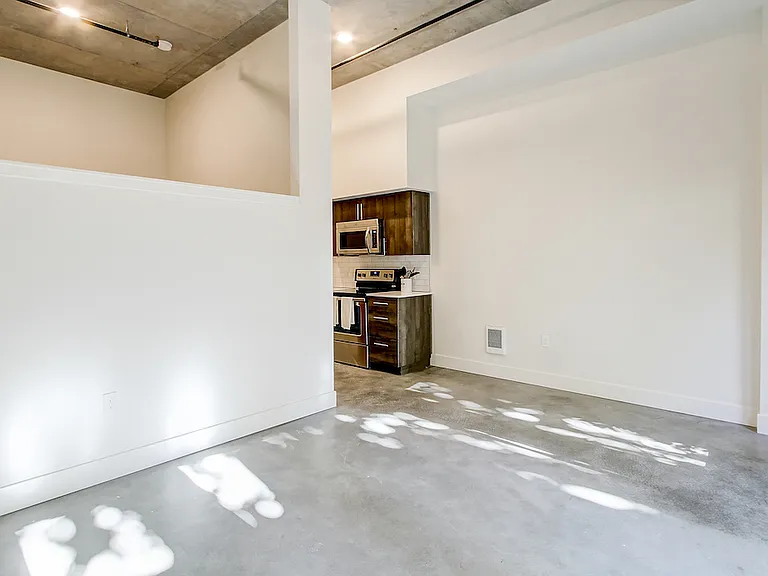 Dunn Motors Apartments — Photo 45