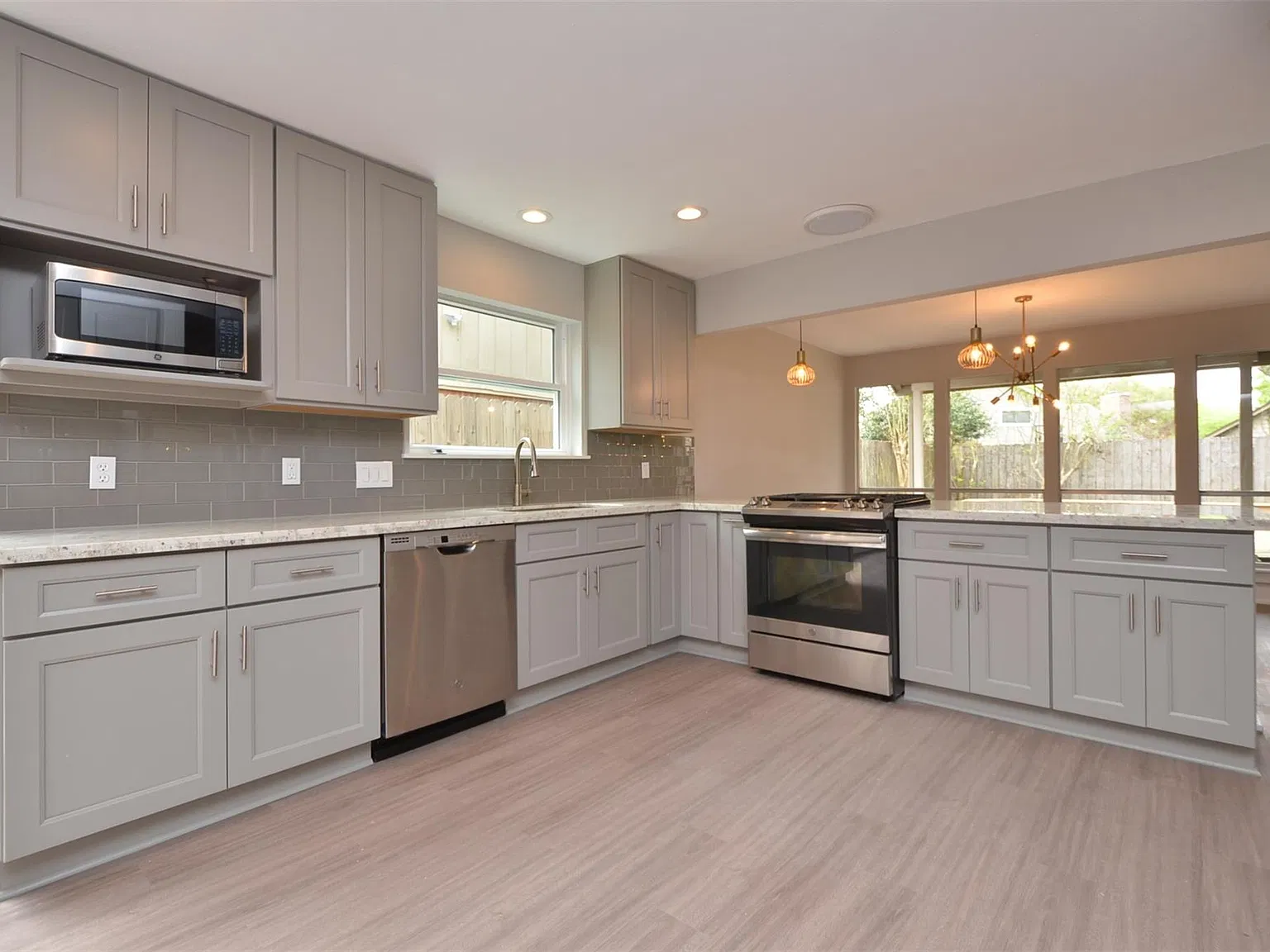 4 bed, 2.0 bath, 2187 sqft, $2,199 — Photo 1