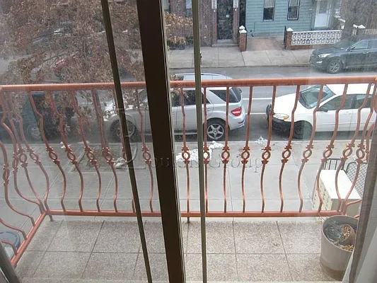 Rented by Bouklis Group | media 10