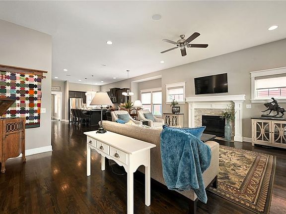 4th image of 3344 SW Arena St